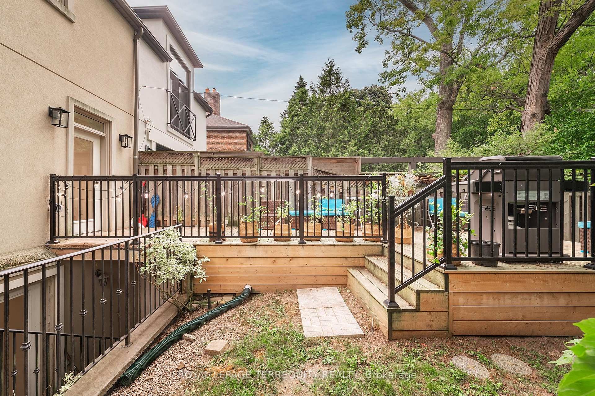 









329


Walmer

Road,
Toronto,




ON
M5R 2Y3

