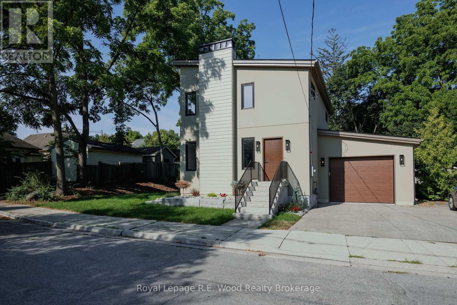 












14 LUNDY LANE

,
London South (South F),




Ontario
N6C3G5

