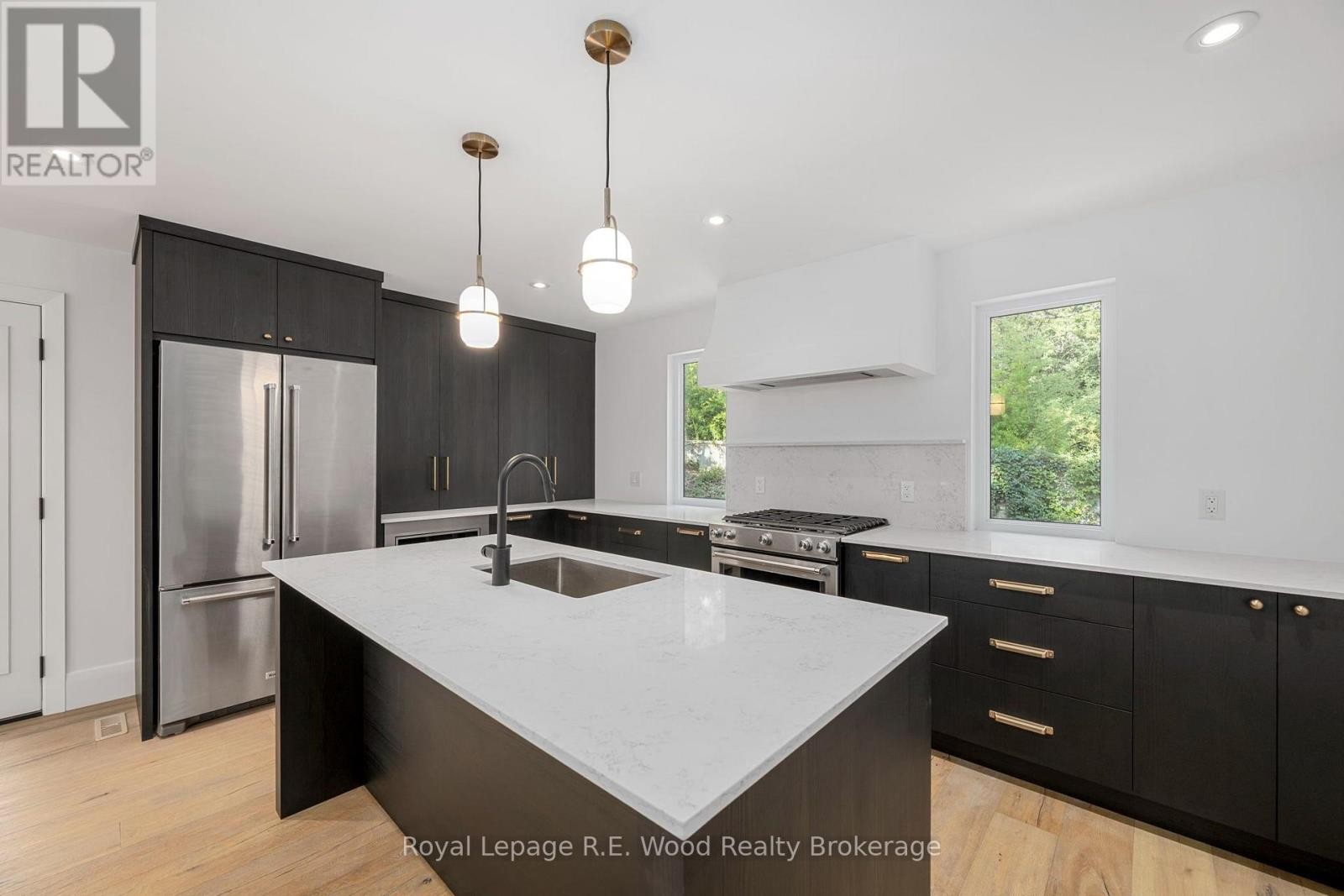 












14 LUNDY LANE

,
London South (South F),




Ontario
N6C3G5

