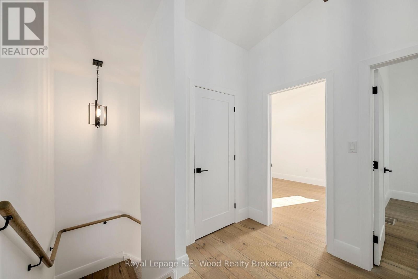 












14 LUNDY LANE

,
London South (South F),




Ontario
N6C3G5

