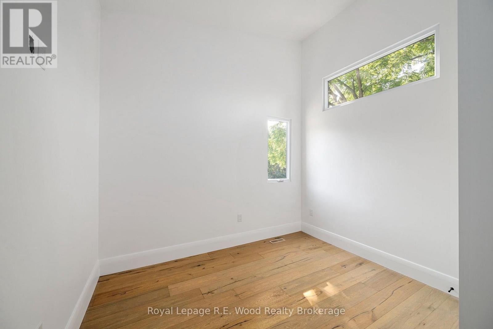 












14 LUNDY LANE

,
London South (South F),




Ontario
N6C3G5

