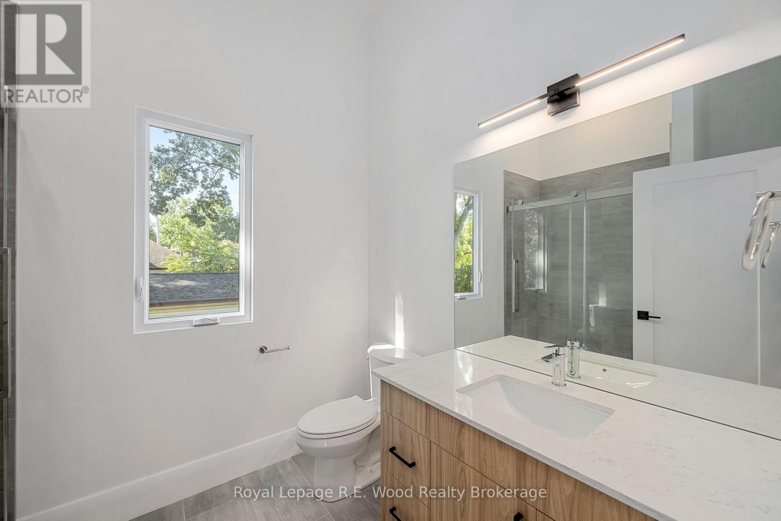 












14 LUNDY LANE

,
London South (South F),




Ontario
N6C3G5

