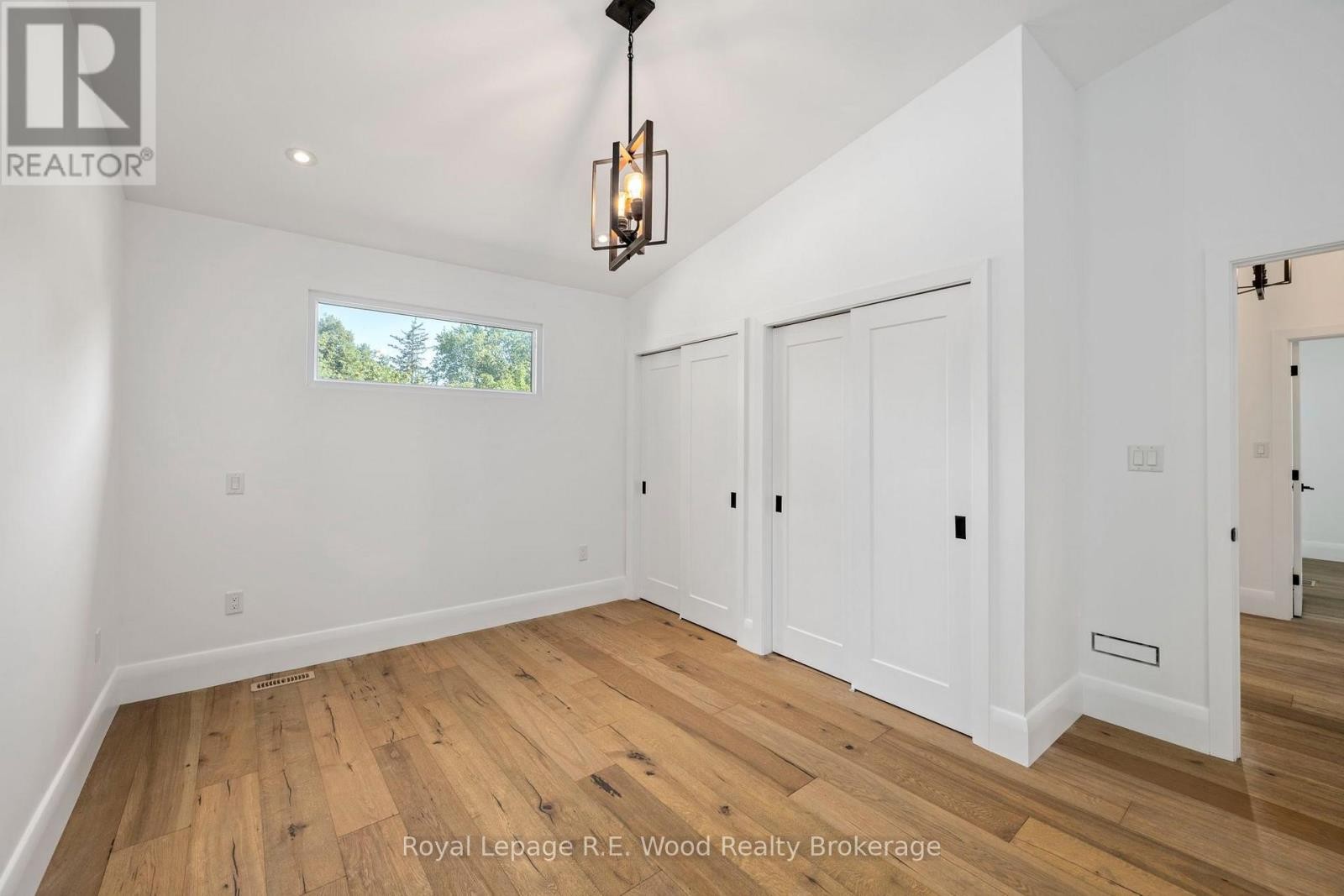 












14 LUNDY LANE

,
London South (South F),




Ontario
N6C3G5

