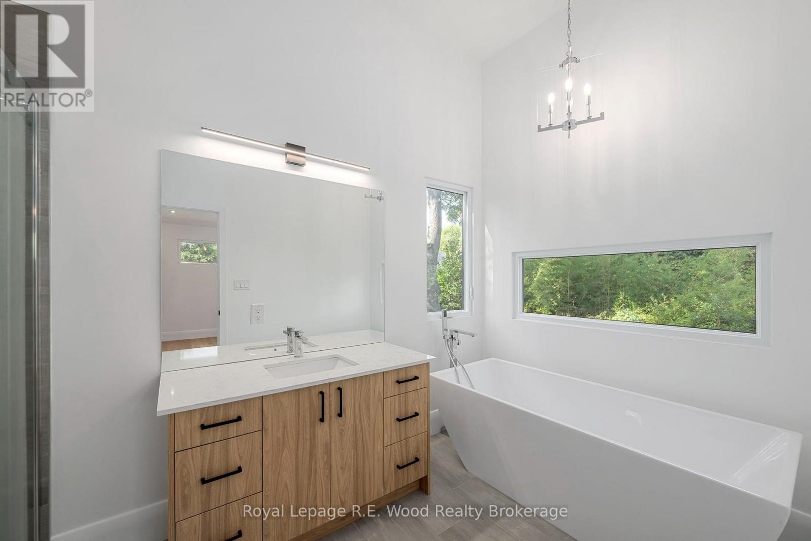 












14 LUNDY LANE

,
London South (South F),




Ontario
N6C3G5

