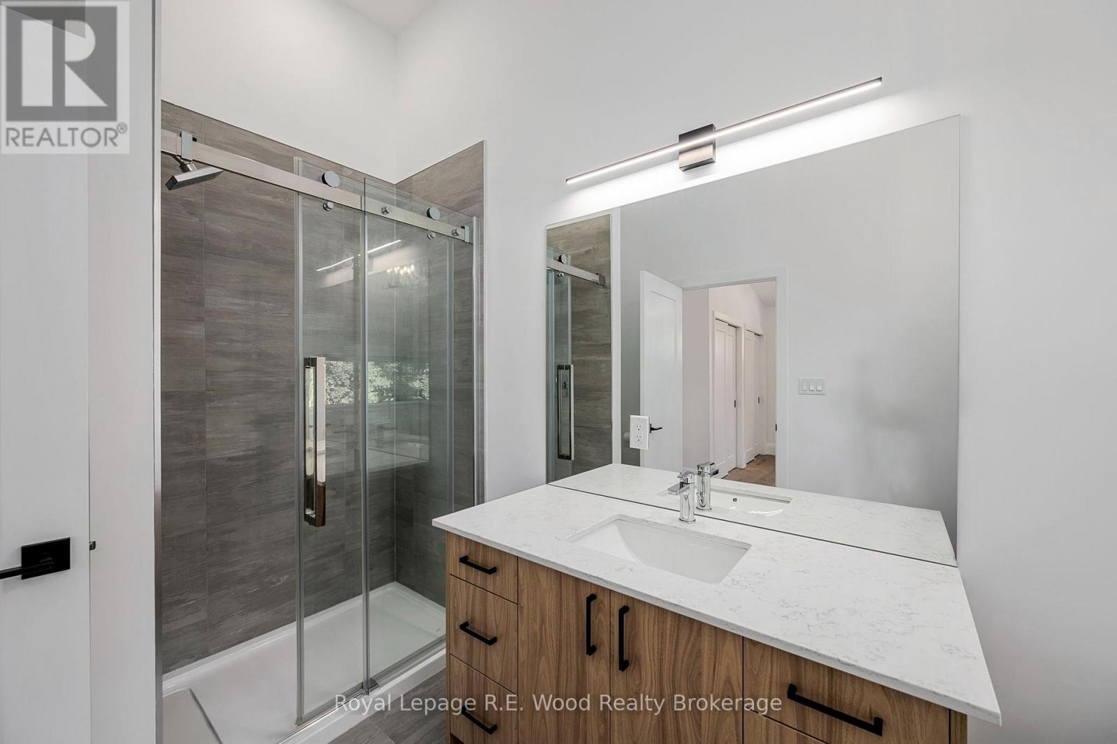 












14 LUNDY LANE

,
London South (South F),




Ontario
N6C3G5

