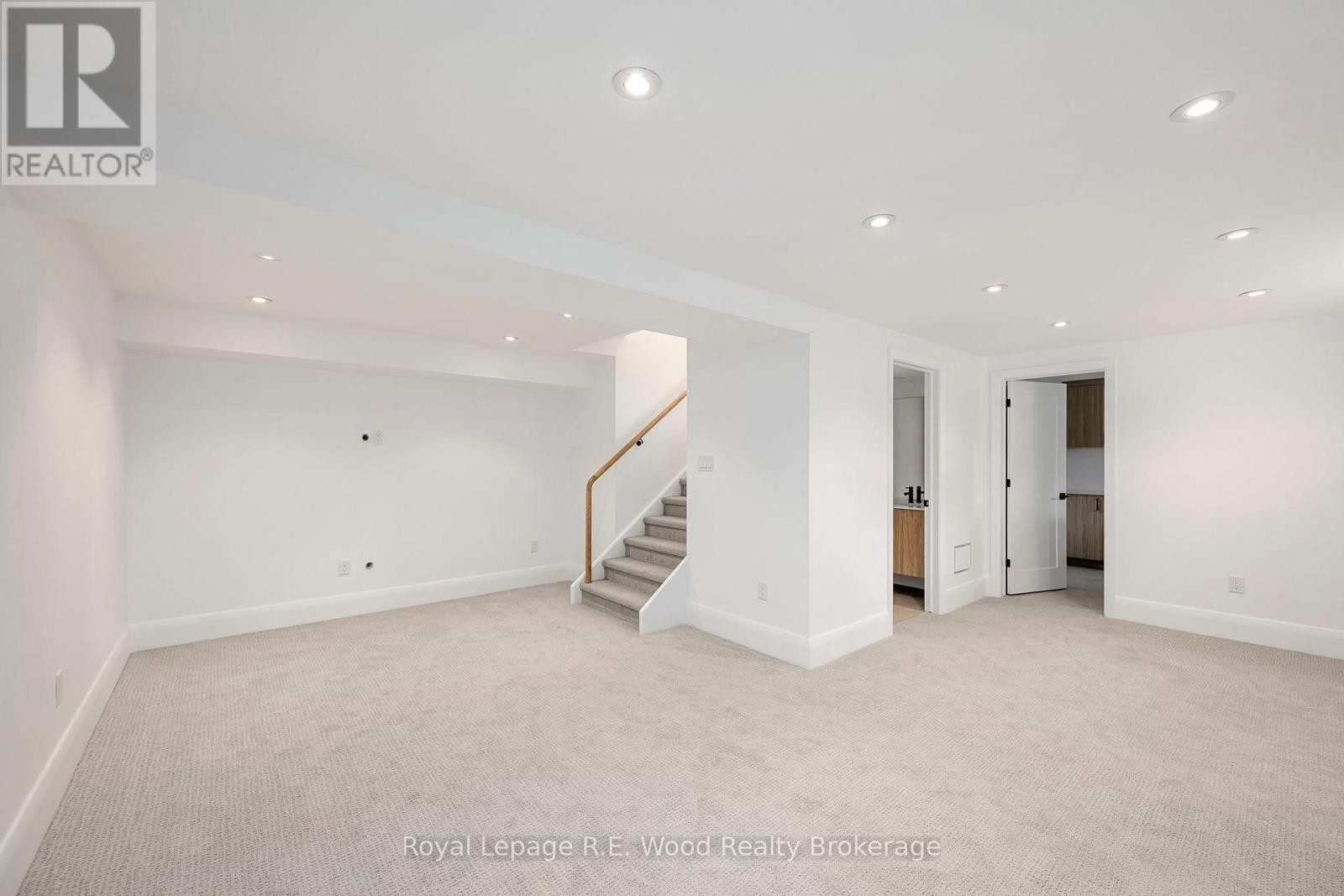 












14 LUNDY LANE

,
London South (South F),




Ontario
N6C3G5

