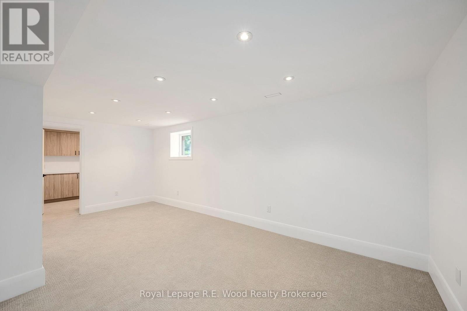 












14 LUNDY LANE

,
London South (South F),




Ontario
N6C3G5

