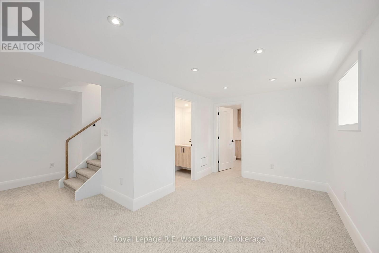 












14 LUNDY LANE

,
London South (South F),




Ontario
N6C3G5

