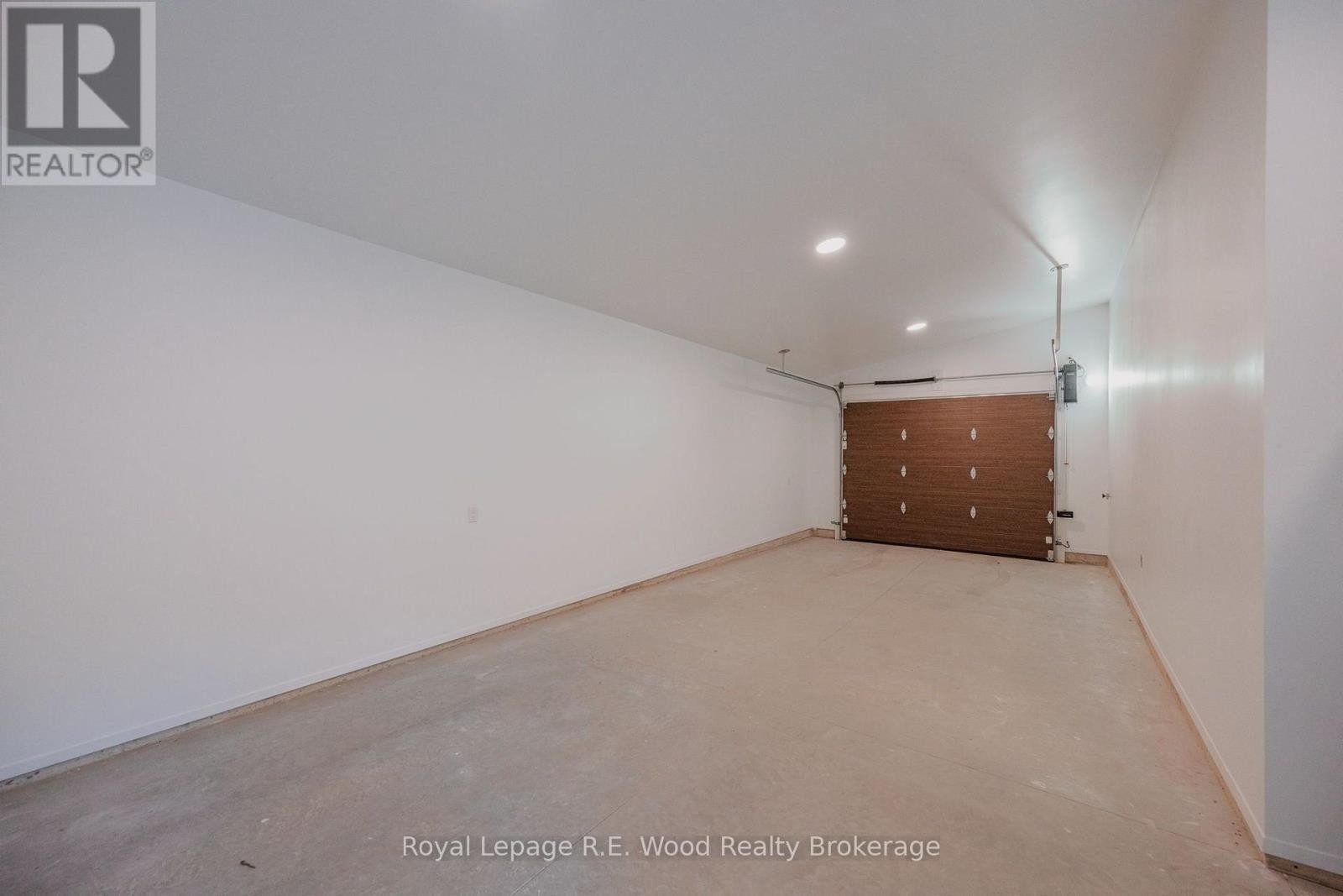 












14 LUNDY LANE

,
London South (South F),




Ontario
N6C3G5

