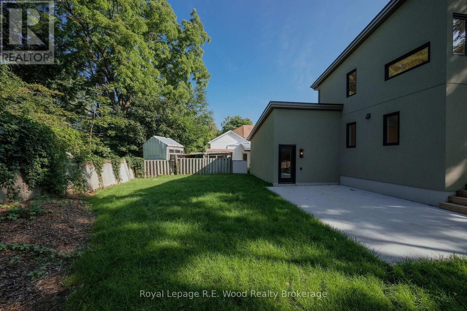 












14 LUNDY LANE

,
London South (South F),




Ontario
N6C3G5

