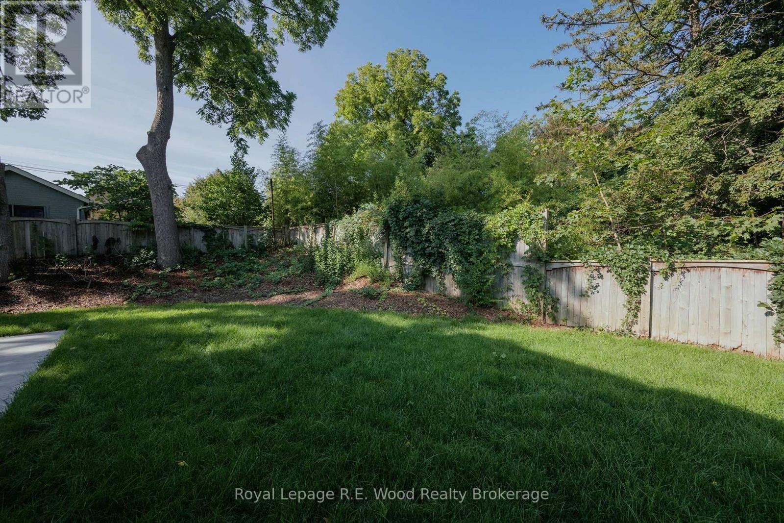 












14 LUNDY LANE

,
London South (South F),




Ontario
N6C3G5

