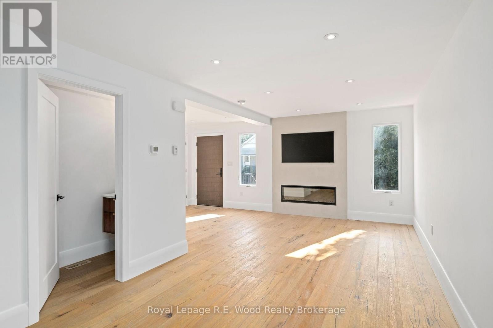 












14 LUNDY LANE

,
London South (South F),




Ontario
N6C3G5

