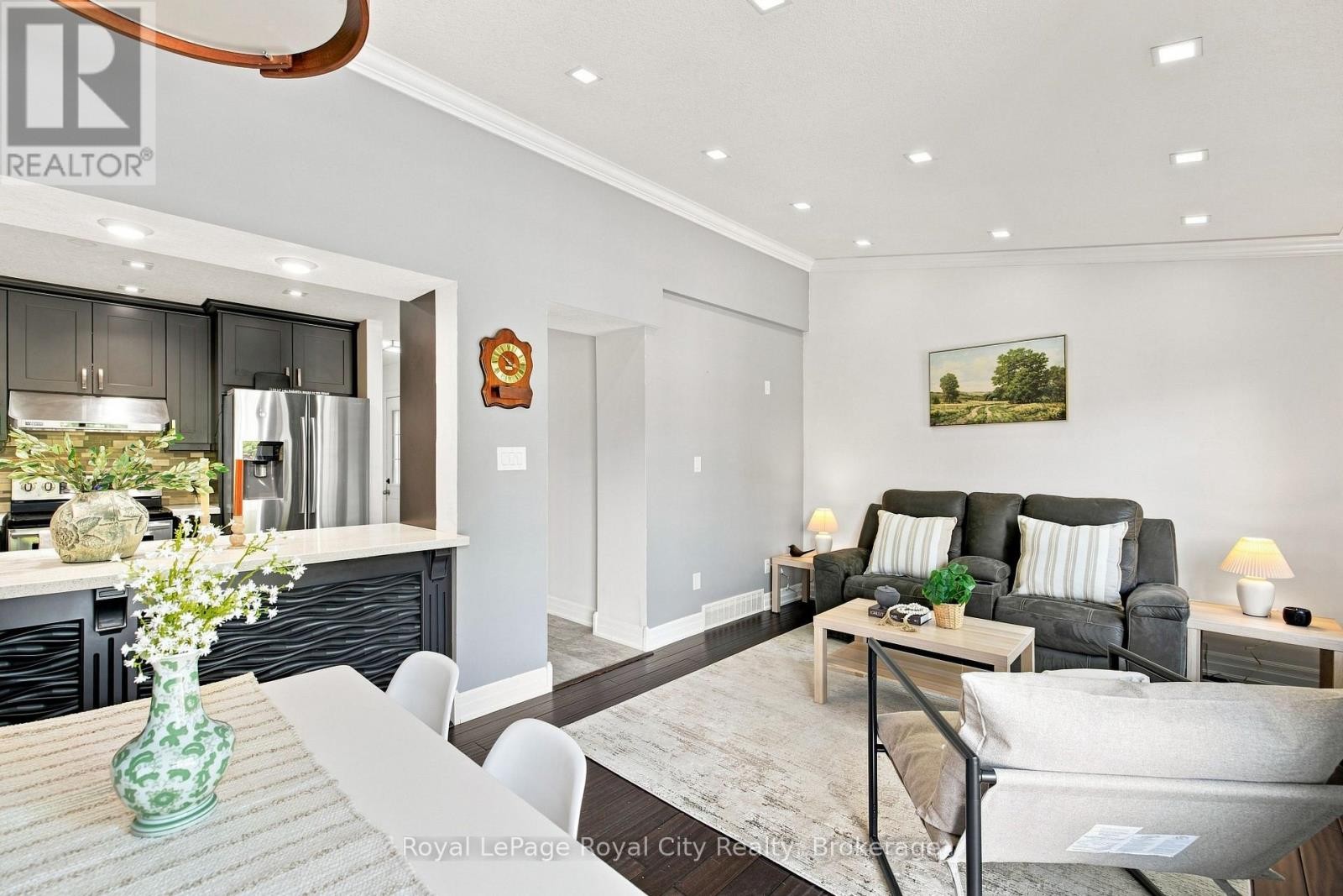 












452 MILLBURN BOULEVARD

,
Centre Wellington (Fergus),




Ontario
N1M3P1


