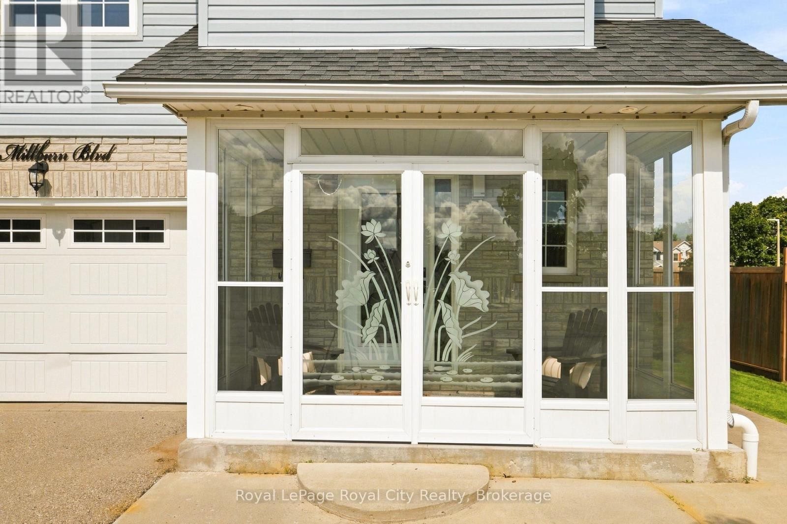 












452 MILLBURN BOULEVARD

,
Centre Wellington (Fergus),




Ontario
N1M3P1

