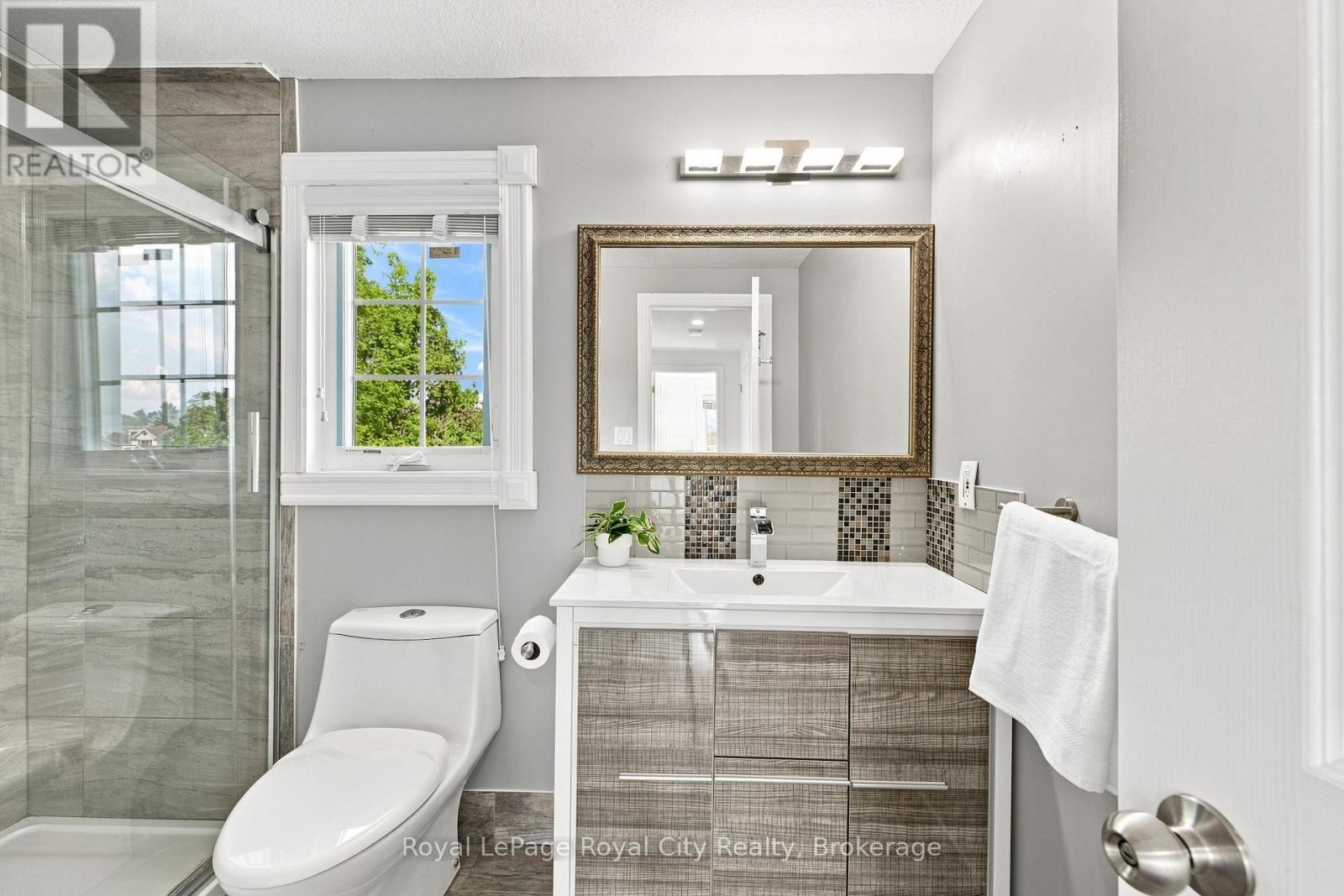 












452 MILLBURN BOULEVARD

,
Centre Wellington (Fergus),




Ontario
N1M3P1

