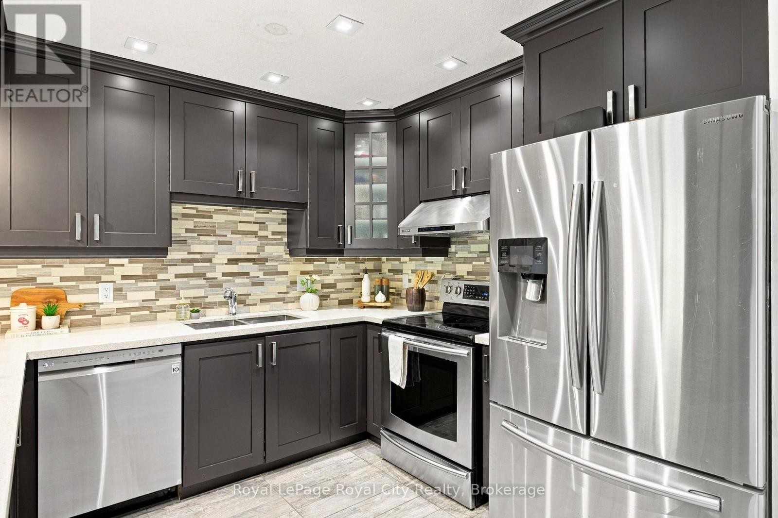 












452 MILLBURN BOULEVARD

,
Centre Wellington (Fergus),




Ontario
N1M3P1

