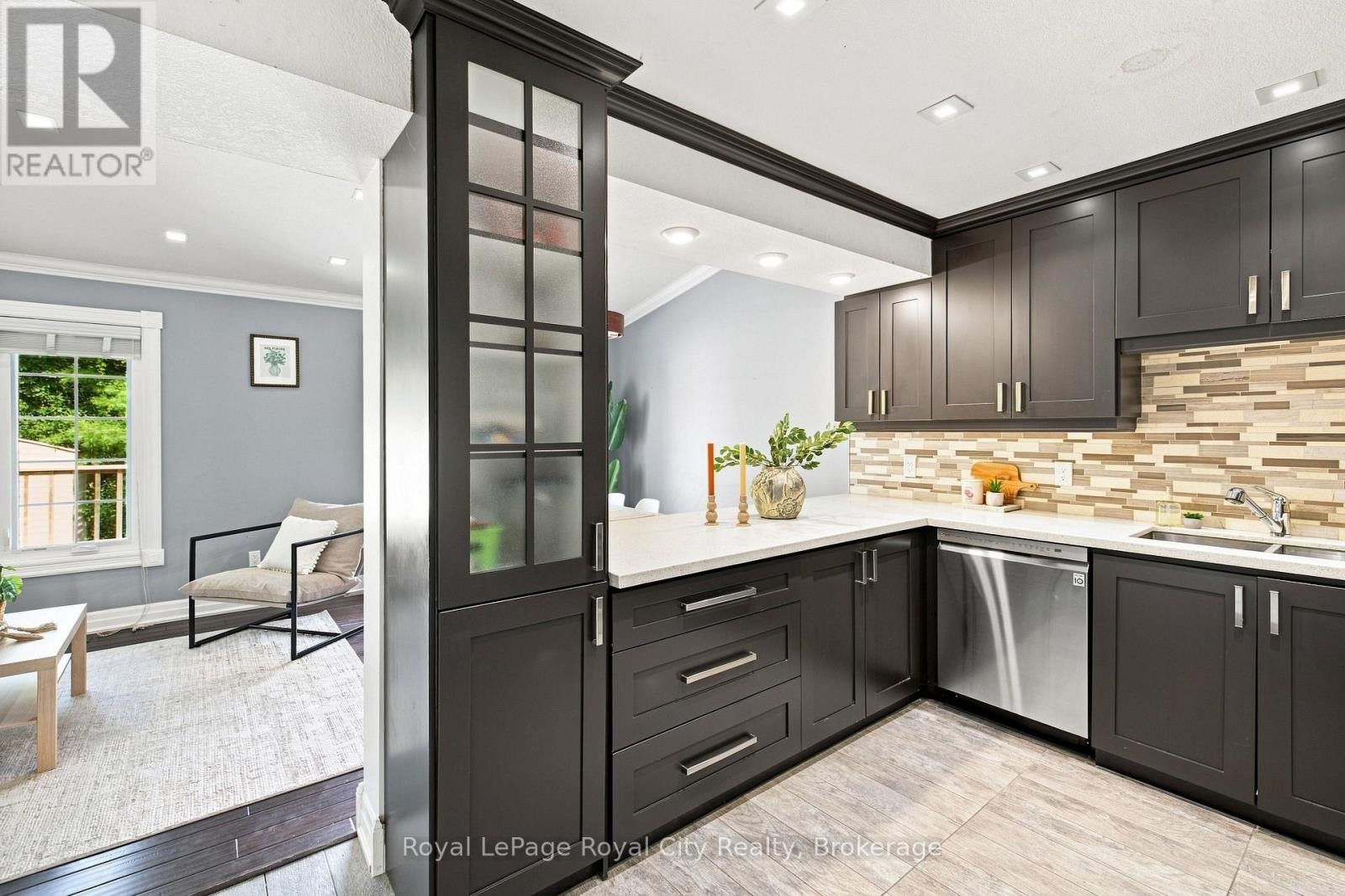 












452 MILLBURN BOULEVARD

,
Centre Wellington (Fergus),




Ontario
N1M3P1

