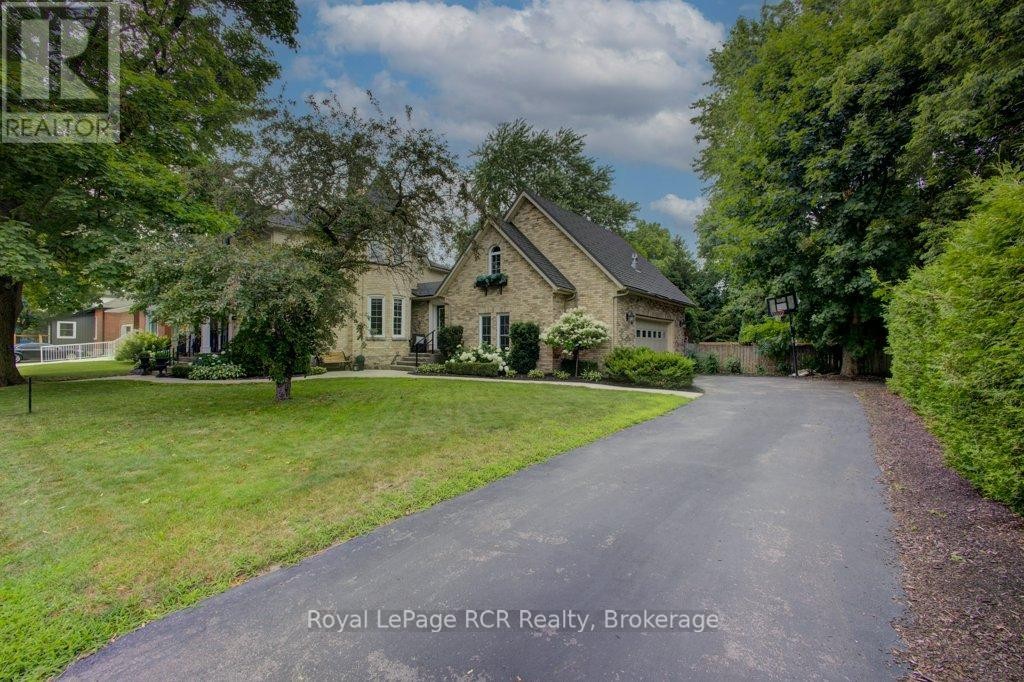 












116 WALTON STREET

,
Wellington North (Arthur),




Ontario
N0G1A0

