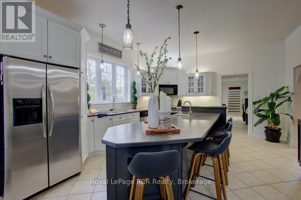 












116 WALTON STREET

,
Wellington North (Arthur),




Ontario
N0G1A0

