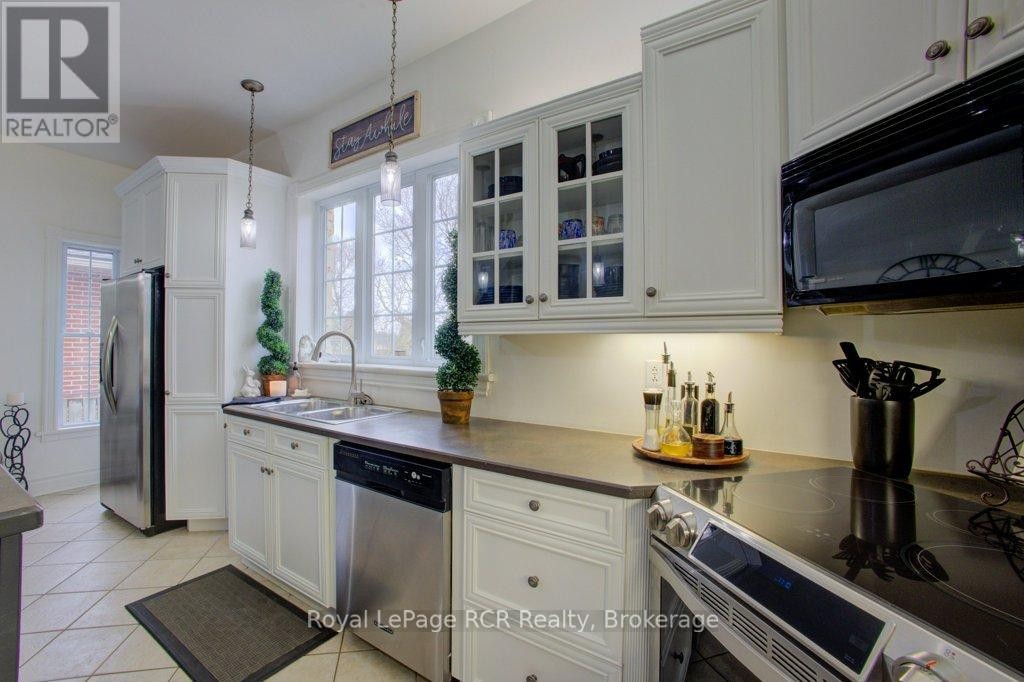 












116 WALTON STREET

,
Wellington North (Arthur),




Ontario
N0G1A0


