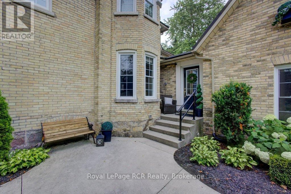












116 WALTON STREET

,
Wellington North (Arthur),




Ontario
N0G1A0

