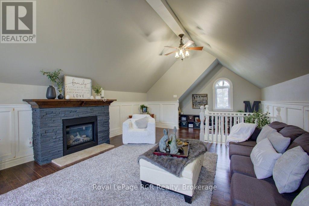 












116 WALTON STREET

,
Wellington North (Arthur),




Ontario
N0G1A0

