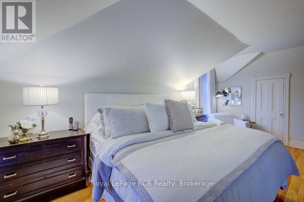 












116 WALTON STREET

,
Wellington North (Arthur),




Ontario
N0G1A0

