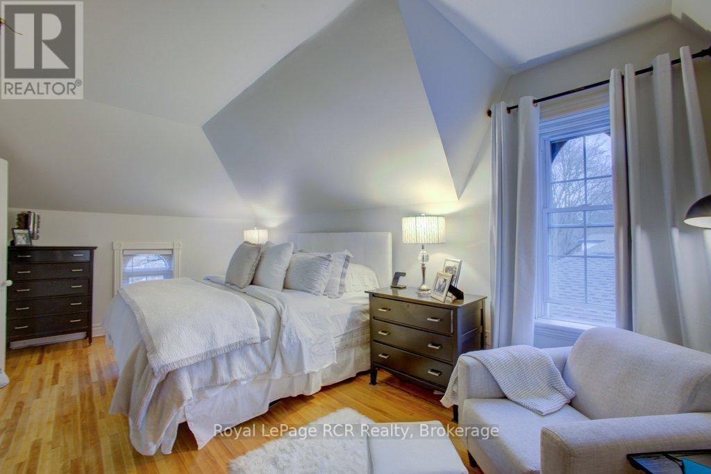 












116 WALTON STREET

,
Wellington North (Arthur),




Ontario
N0G1A0


