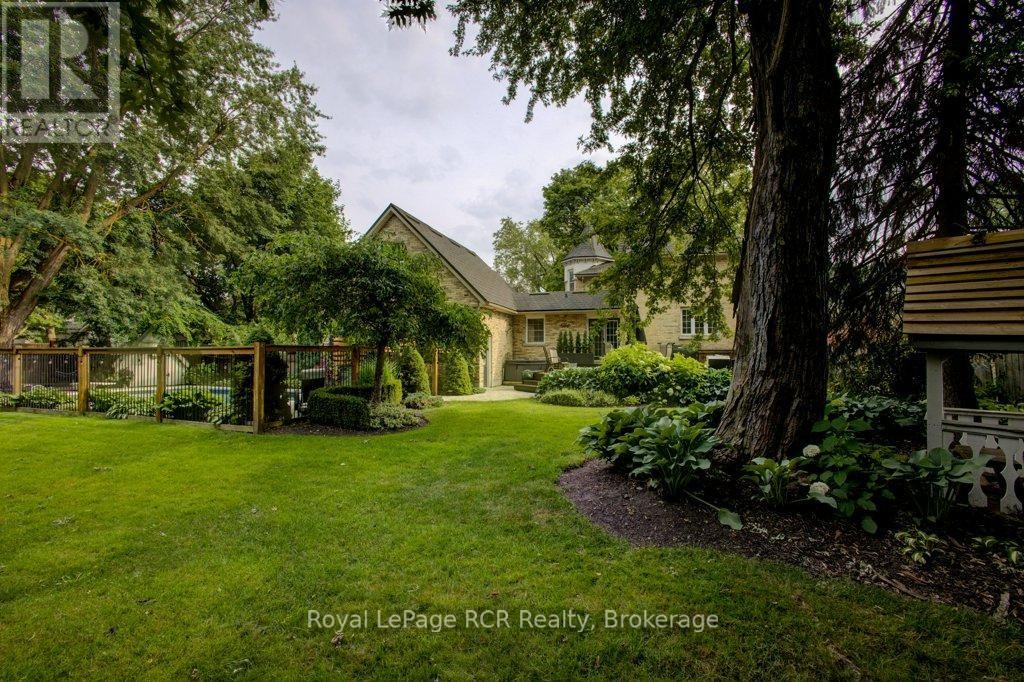 












116 WALTON STREET

,
Wellington North (Arthur),




Ontario
N0G1A0

