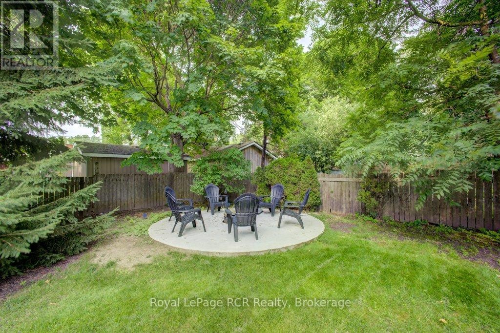












116 WALTON STREET

,
Wellington North (Arthur),




Ontario
N0G1A0

