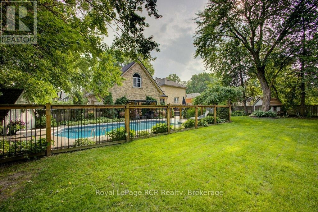 












116 WALTON STREET

,
Wellington North (Arthur),




Ontario
N0G1A0


