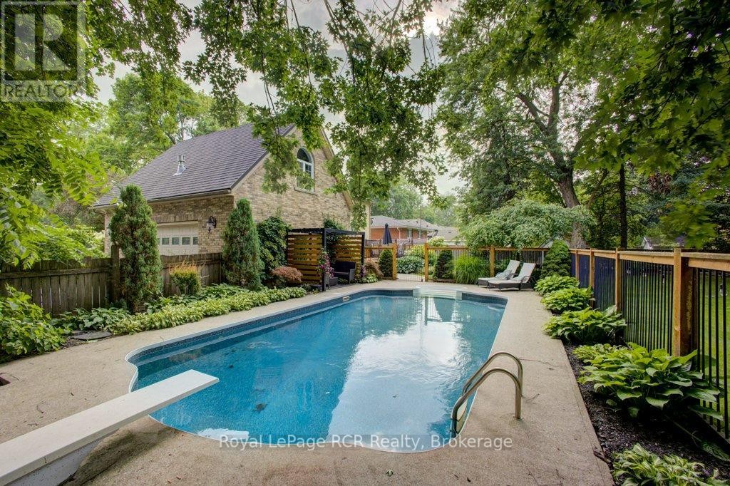 












116 WALTON STREET

,
Wellington North (Arthur),




Ontario
N0G1A0

