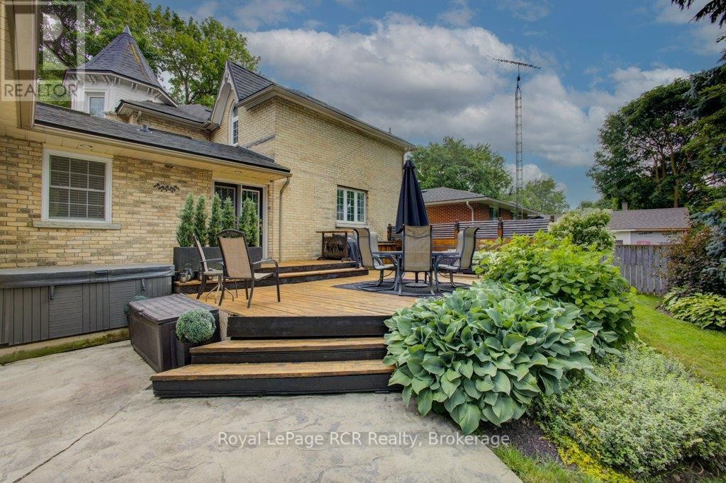 












116 WALTON STREET

,
Wellington North (Arthur),




Ontario
N0G1A0

