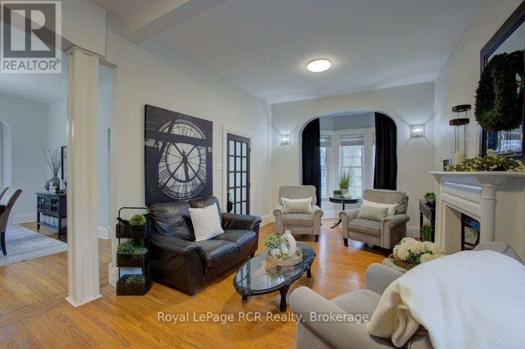 












116 WALTON STREET

,
Wellington North (Arthur),




Ontario
N0G1A0


