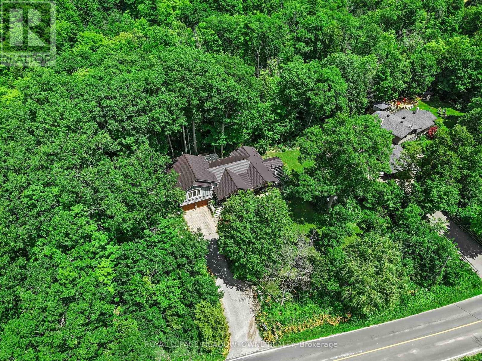 












10621 THIRD LINE

,
Halton Hills,




Ontario
L9T2X9

