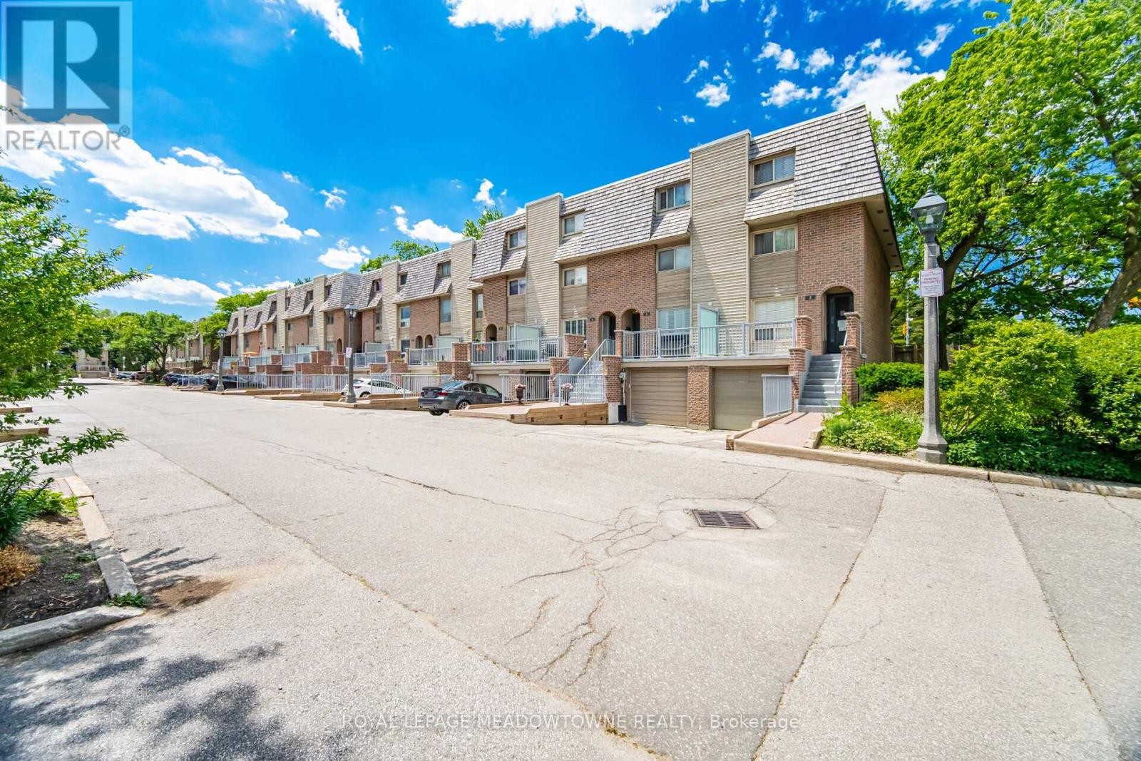 












16 DUTCH MYRTLE WAY

,
Toronto,




Ontario
M3B3K8


