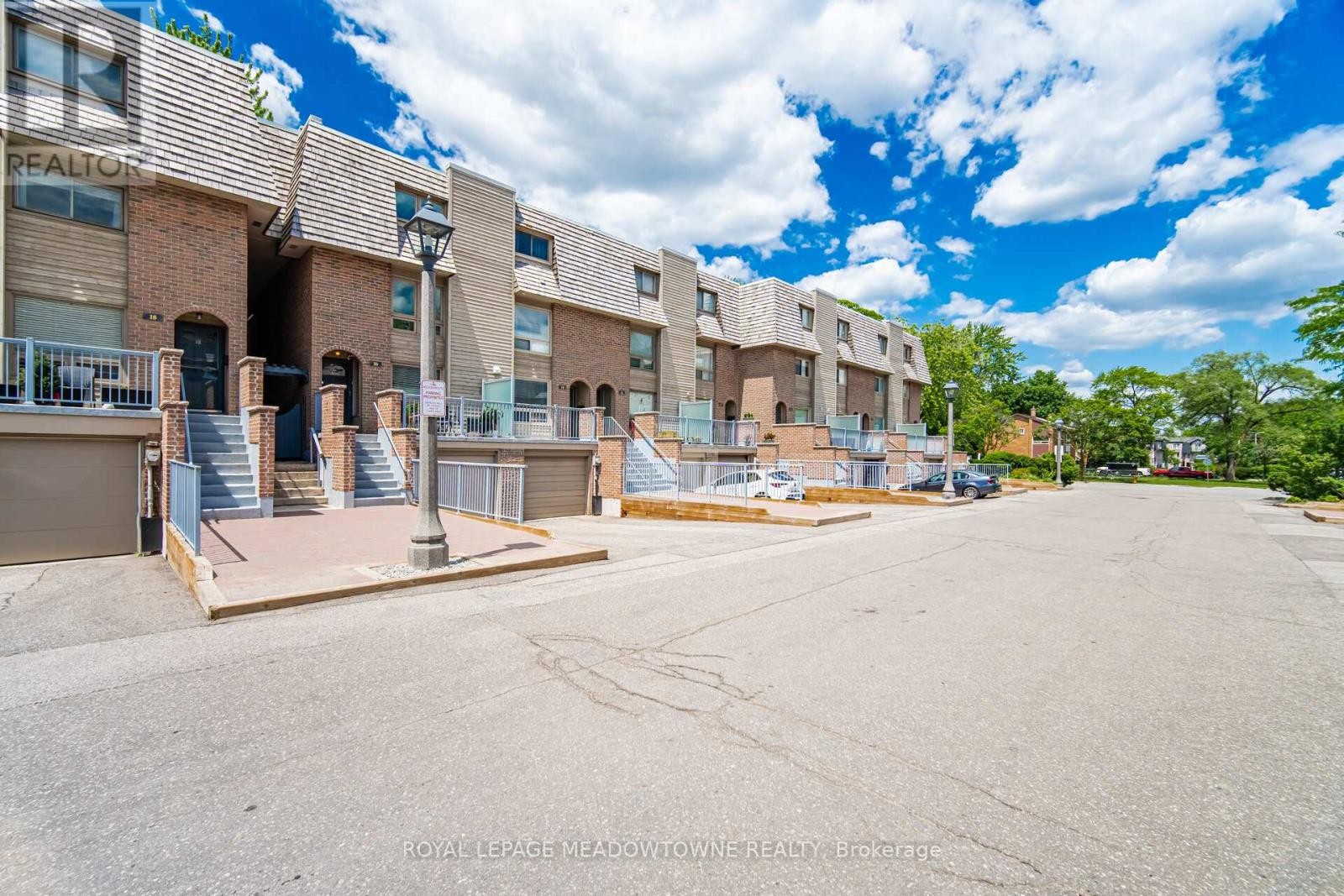 












16 DUTCH MYRTLE WAY

,
Toronto,




Ontario
M3B3K8


