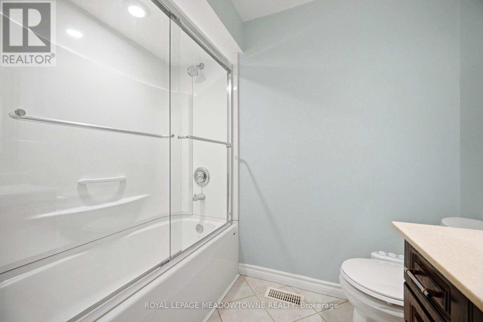 












16 DUTCH MYRTLE WAY

,
Toronto,




Ontario
M3B3K8

