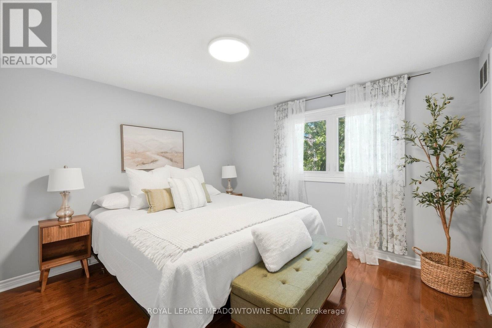 












16 DUTCH MYRTLE WAY

,
Toronto,




Ontario
M3B3K8

