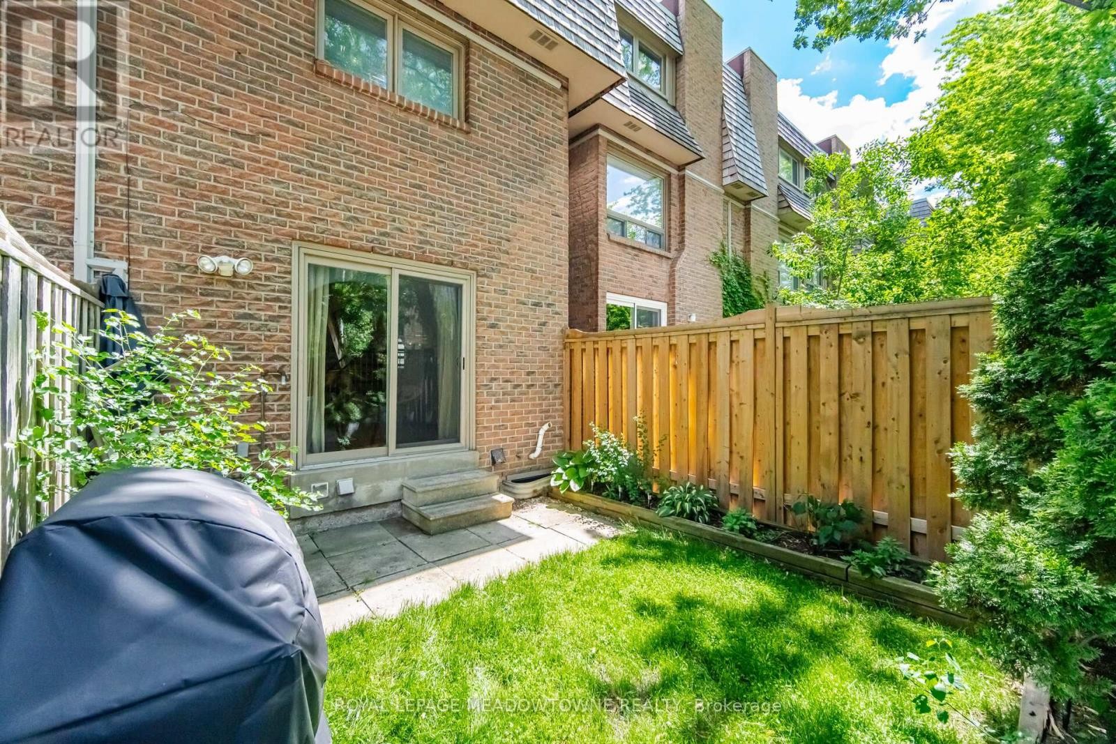 












16 DUTCH MYRTLE WAY

,
Toronto,




Ontario
M3B3K8

