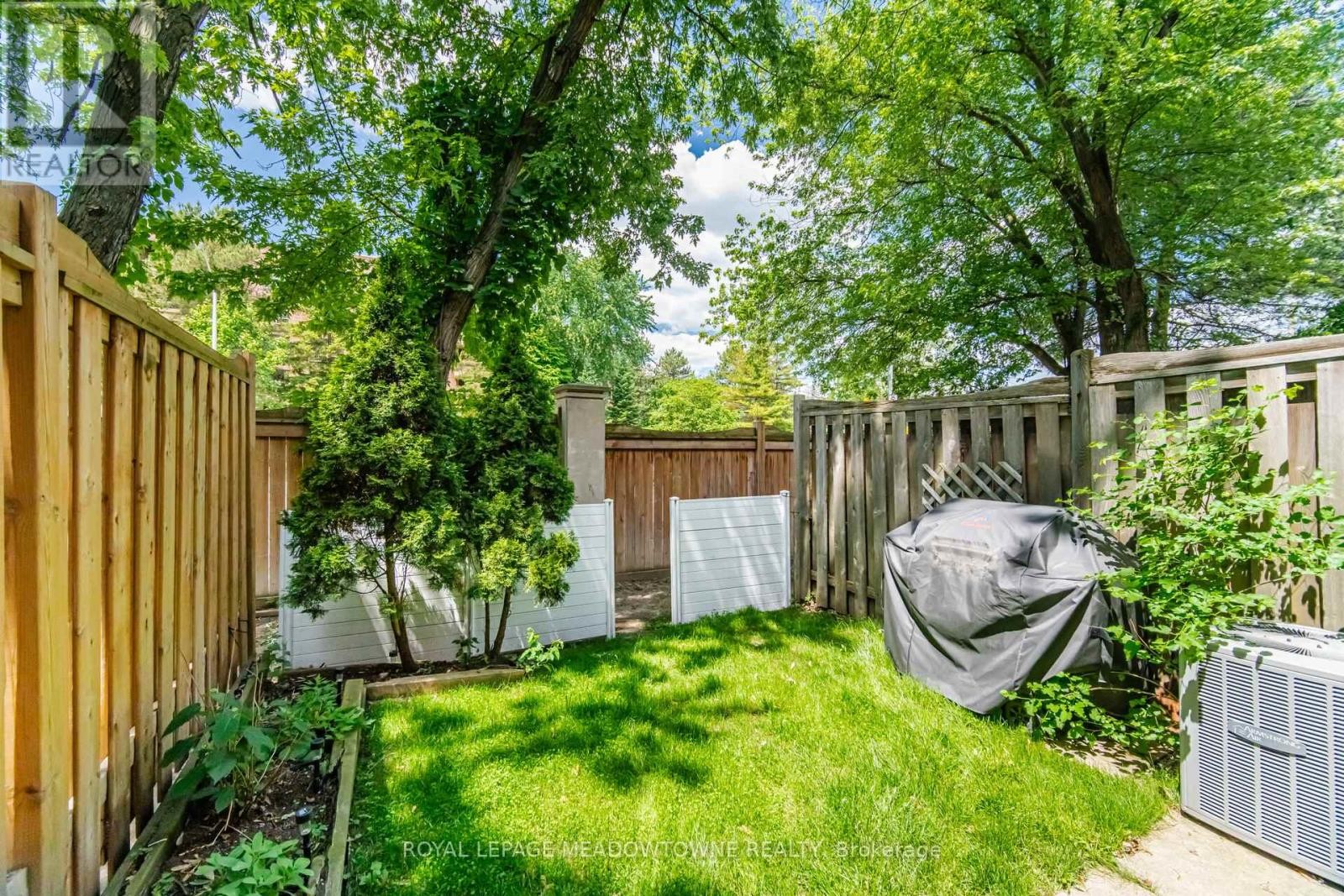 












16 DUTCH MYRTLE WAY

,
Toronto,




Ontario
M3B3K8

