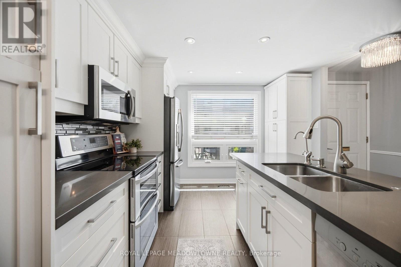 












16 DUTCH MYRTLE WAY

,
Toronto,




Ontario
M3B3K8

