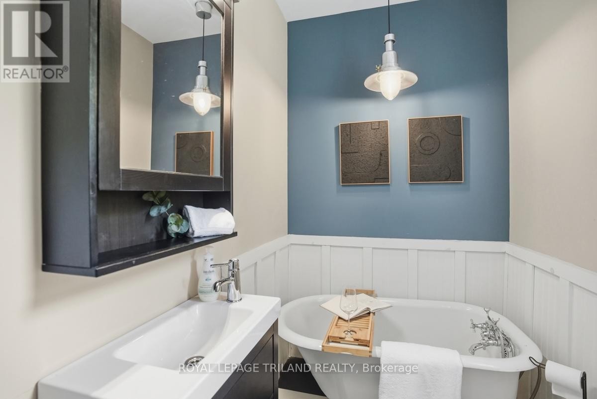 












574 PRINCESS AVENUE

,
London East (East F),




Ontario
N6B2B9

