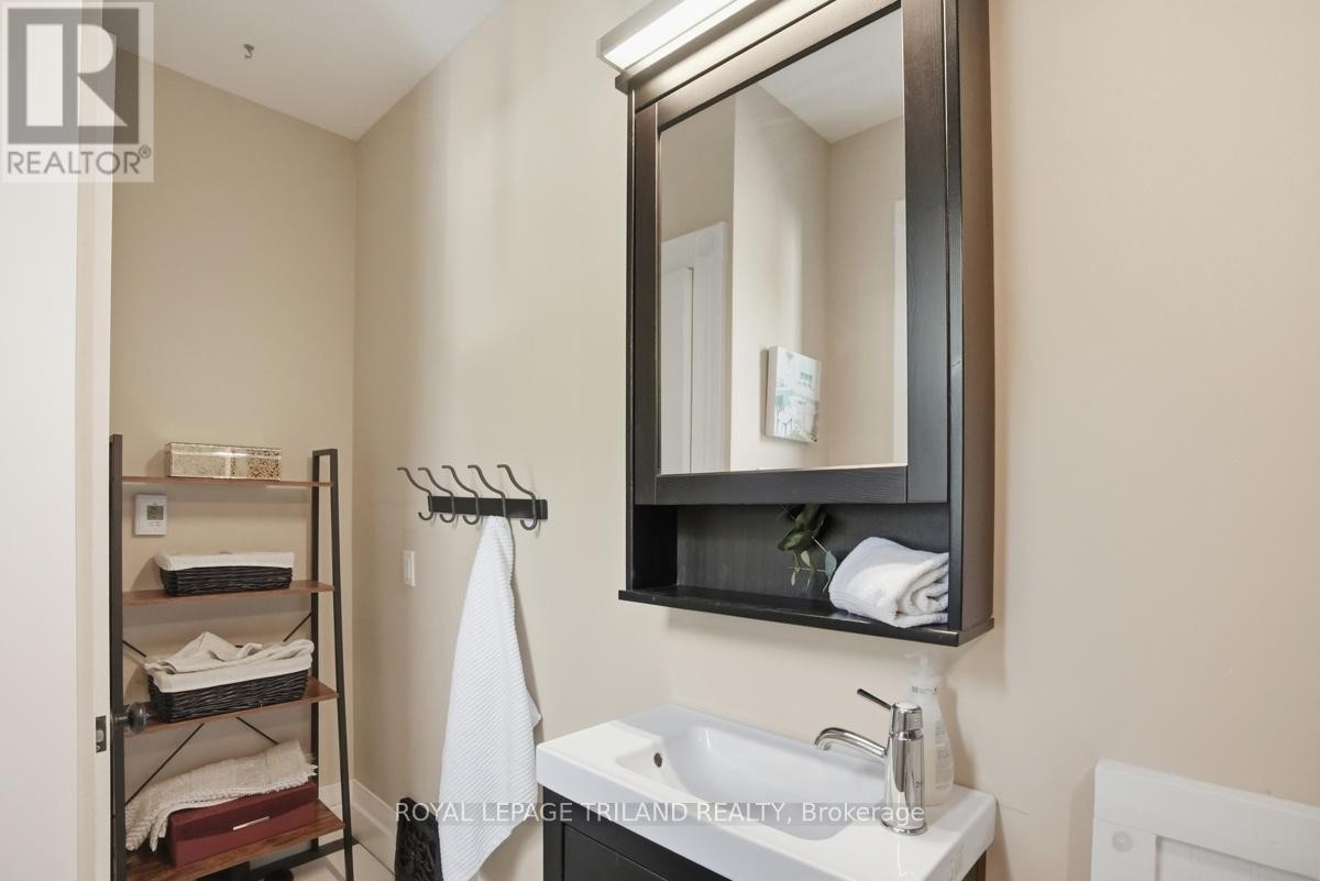 












574 PRINCESS AVENUE

,
London East (East F),




Ontario
N6B2B9

