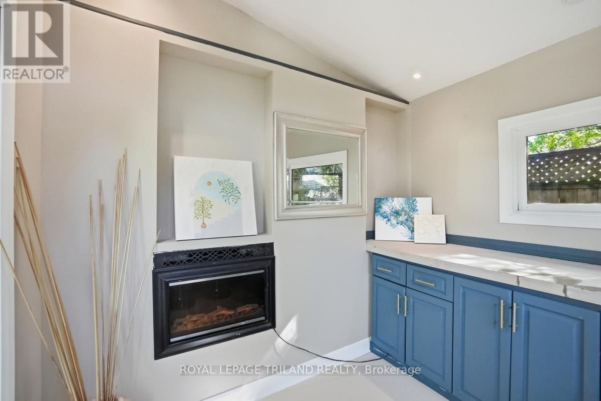 












574 PRINCESS AVENUE

,
London East (East F),




Ontario
N6B2B9


