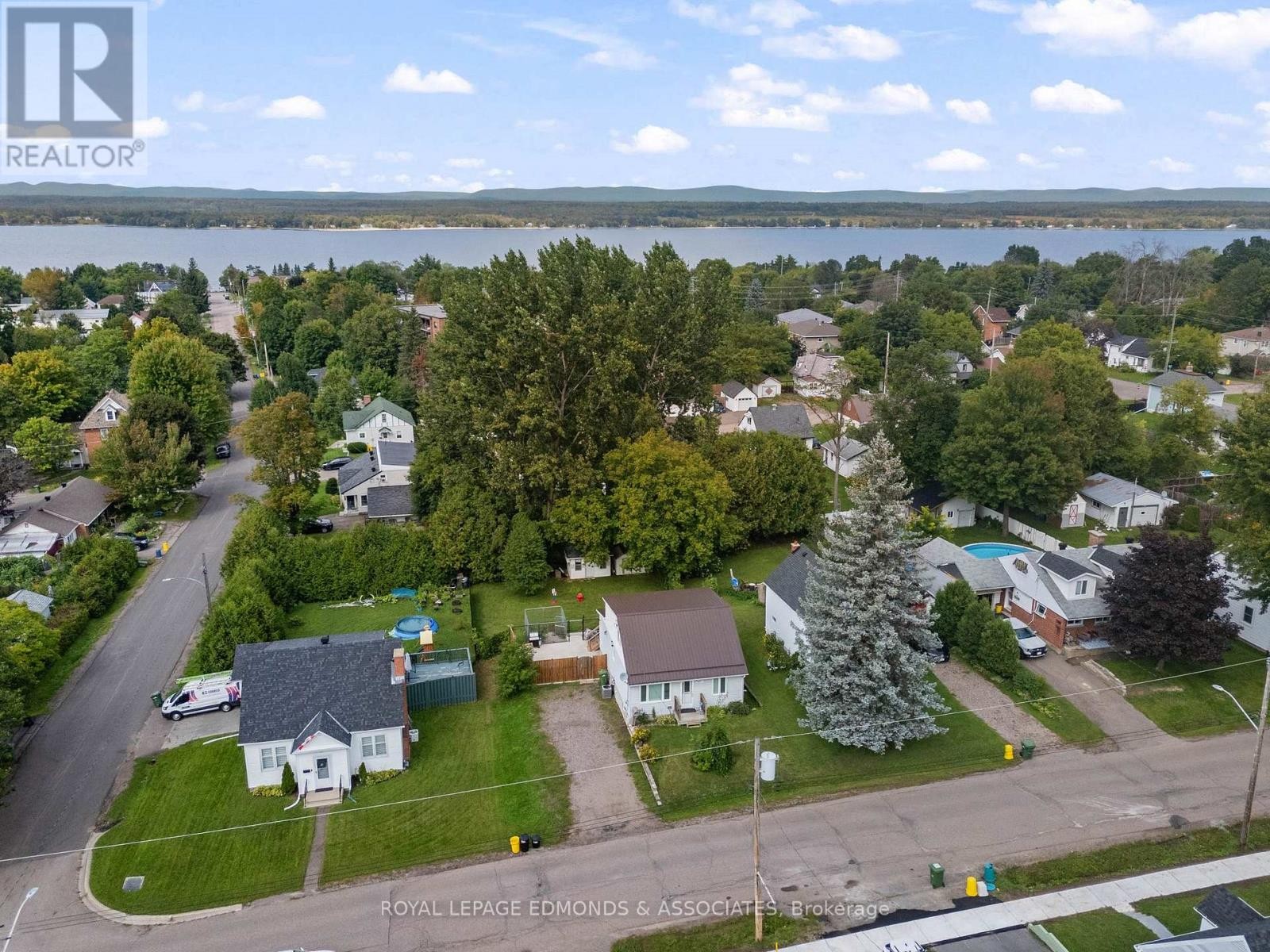 












403 ALFRED STREET

,
Pembroke,




Ontario
K8A3B3

