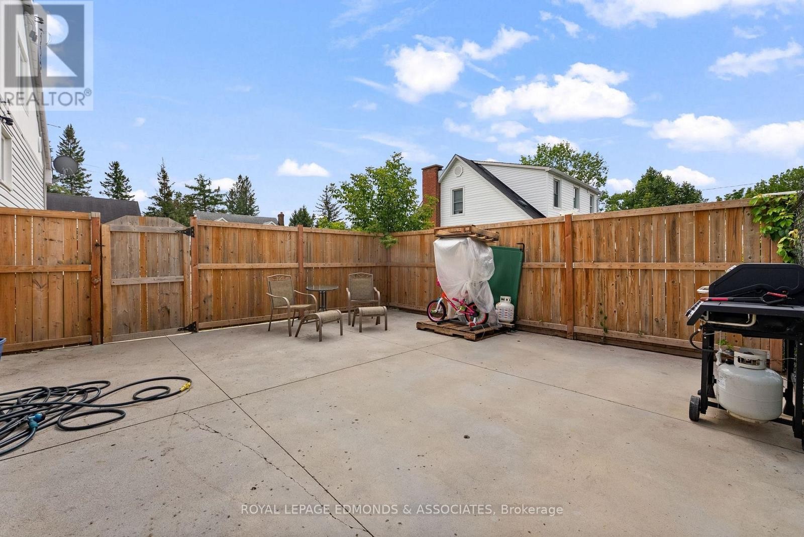 












403 ALFRED STREET

,
Pembroke,




Ontario
K8A3B3

