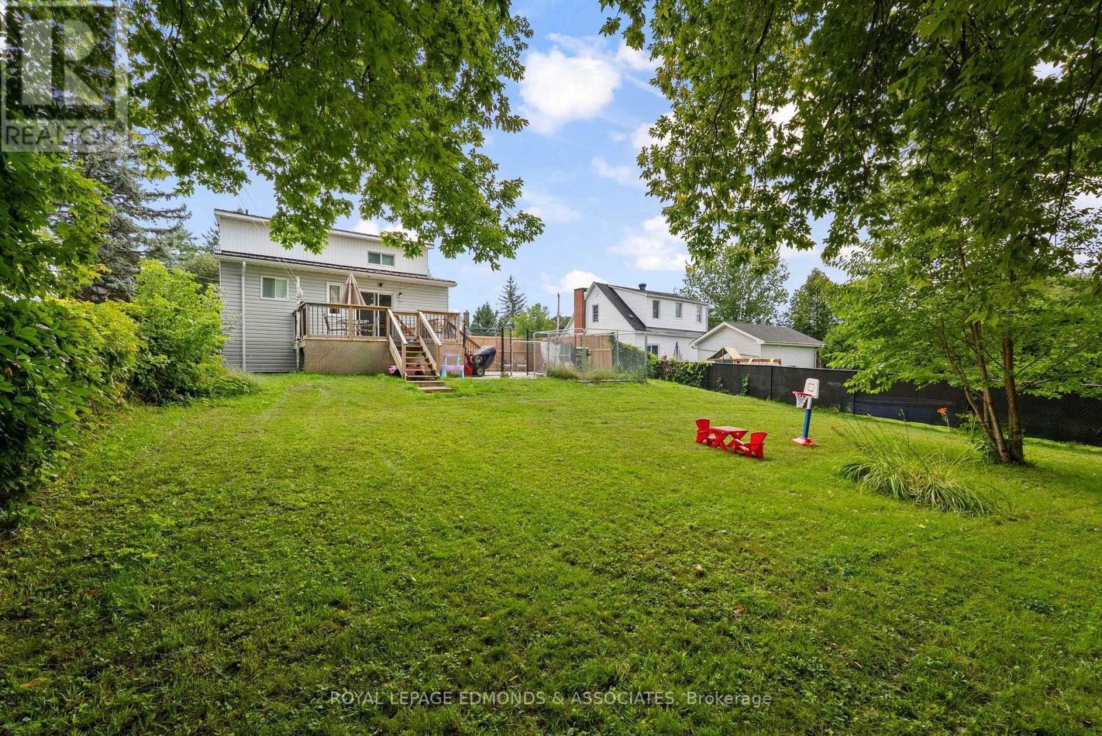 












403 ALFRED STREET

,
Pembroke,




Ontario
K8A3B3

