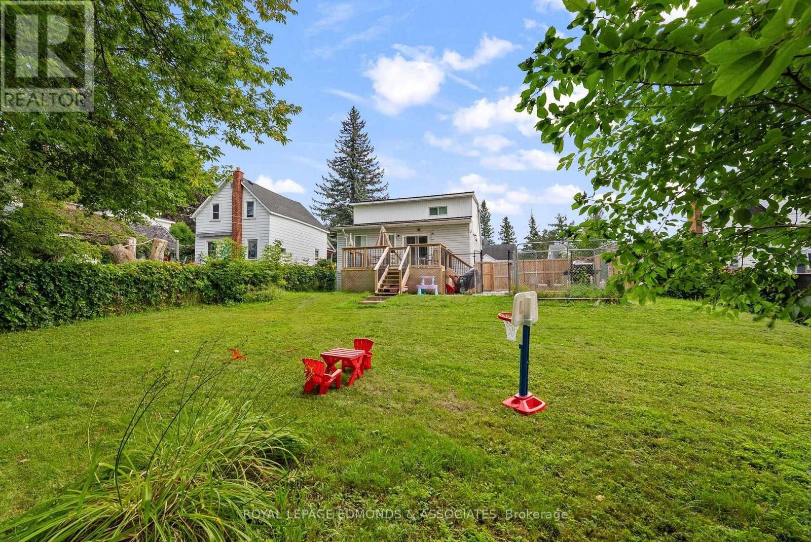 












403 ALFRED STREET

,
Pembroke,




Ontario
K8A3B3

