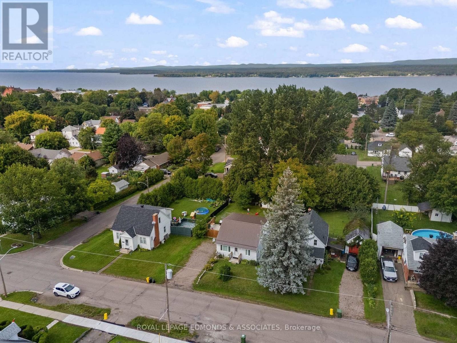 












403 ALFRED STREET

,
Pembroke,




Ontario
K8A3B3

